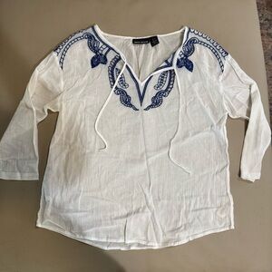 DKNY White Tunic Blue Paisley Embroidery 100% Cotton Blouse Womens Small EUC